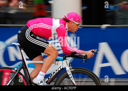 Kim Kirchen s'échauffer pour le Tour de France prologue à Londres 2007 Banque D'Images