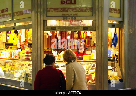 Charcuterie marché Queen Victoria Victoria Melbourne Australie Banque D'Images