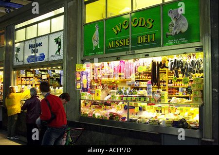 Hellenic Deli et Woods Aussie Deli marché Queen Victoria Victoria Melbourne Australie Banque D'Images