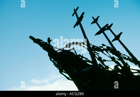 Le navire 'cercueil' de John Behan. Irish Famine memorial sculpture à l'émigrant à squelettes Clew Bay près de Westport, Comté de Mayo. Banque D'Images