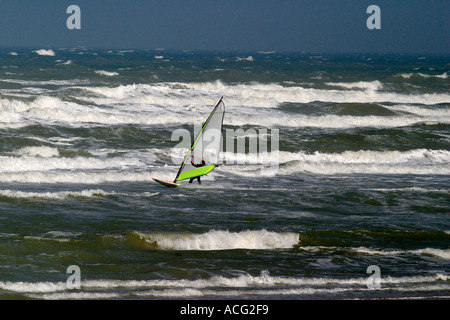 Une planche à Omaha Beach en Normandie, France Banque D'Images