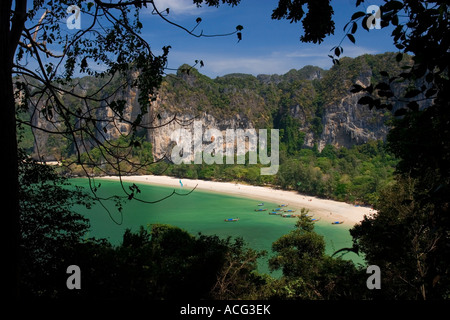Falaises calcaires et de l'Ouest Rai Leh Beach Laem Phra Nang Krabi Province Thaïlande Peninsula Banque D'Images