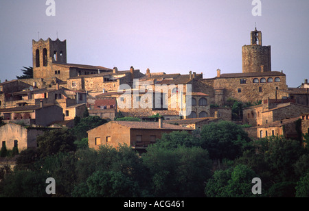 Pierre medivel hilltop village pals catalogne espagne Banque D'Images