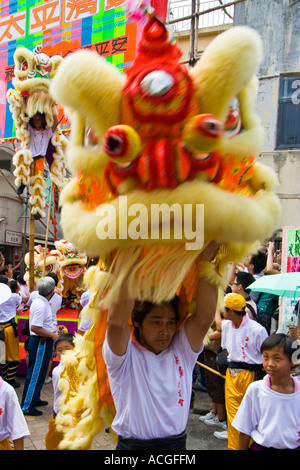 Dragon Dancer Cheung Chau Island Festival Bun chinois de Hong Kong Banque D'Images