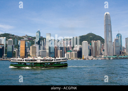 Star Ferry et la SFI Skyline International Finance Centre de Hong Kong Banque D'Images