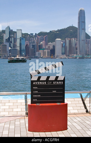 Avenue des étoiles TST Kowloon Tsim Sha Tsui et Star Ferry de l'horizon de Hong Kong Banque D'Images