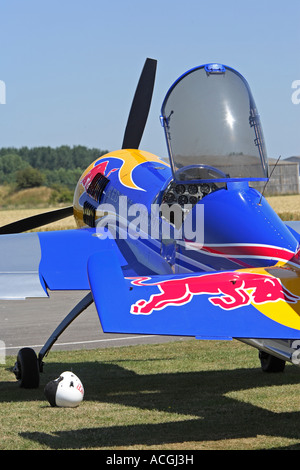 Voltige Sukhoi avion piloté par l'équipe Red Bull Matadors Banque D'Images