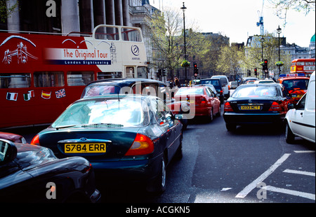 Embouteillage Trafalgar Square London England Banque D'Images