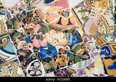 Trencadis, mosaïque dans le Parc Guell (1900-1914), Antoni Gaudi, Barcelone, Catalogne, Espagne, Europe Banque D'Images