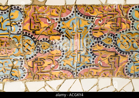 Trencadis, mosaïque dans le Parc Guell (1900-1914), Antoni Gaudi, Barcelone, Catalogne, Espagne, Europe Banque D'Images