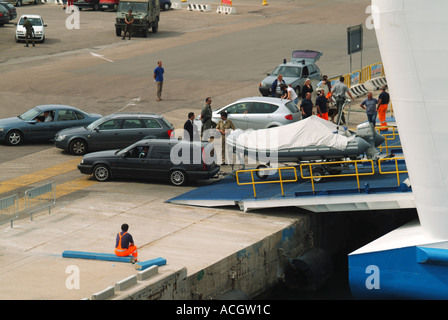 Sardina Olbia véhicules port débarquant d'arrière fin de quai roll on roll off ferry Banque D'Images