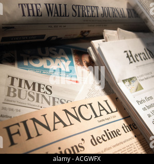 Une pile de american Financial Times Business journaux Banque D'Images