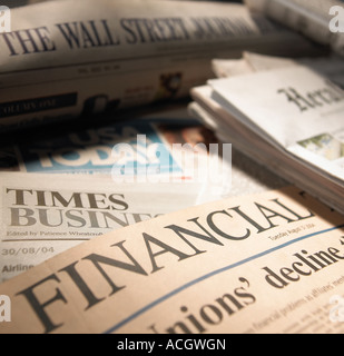 Une pile de american Financial Times Business journaux Banque D'Images