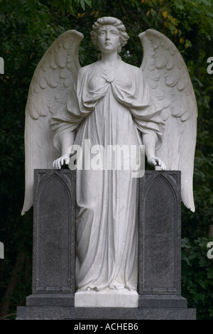 Détail grave au Cimetière de Highgate London England Banque D'Images