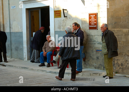 Scène de rue à Ragusa Sicile Italie Banque D'Images