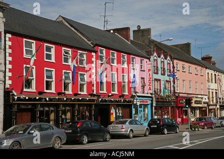 Points de couleur dans la rue principale de Carrickmacross Irlande Monaghan Comté Banque D'Images