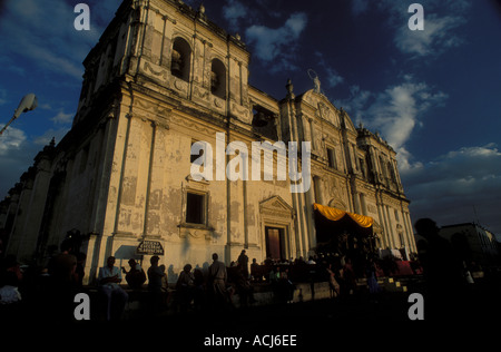 Cathédrale Metropolitana architecture espagnole coloniale baroque New Years eve Ville Leon Nicaragua Banque D'Images