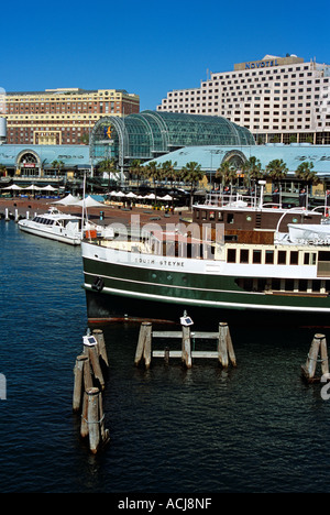 Darling Harbour, y compris Novotel Hotel et restaurant Sud Steyne steamer, Sydney, New South Wales, Australia Banque D'Images