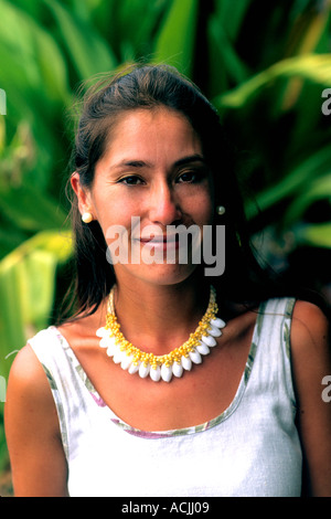 Portrait coloré de femme autochtone au cours de l'île de Pâques Festival Tapati Rapa Nui Banque D'Images