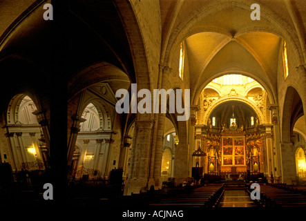 Maître-Autel, autel, nef, abside, barrlel-plafond voûté, la cathédrale, la place de la reine, province de Valence, Valence, Espagne, Europe Banque D'Images