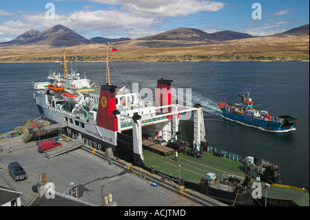 Caledonian MacBrayne ferry et du Jura au ferry Port Askaig, Isle of Islay, Argyll and Bute, Ecosse Banque D'Images