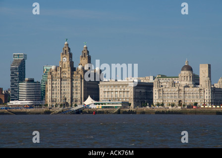 Europe Royaume-Uni Angleterre Liverpool Merseyside trois grâces de mersey ferry Banque D'Images