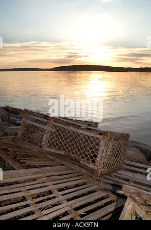 Coucher de vieux casiers à homard Banque D'Images