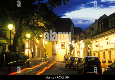 Restaurants et bars à vins dans la nuit à Grinzing Vienne Autriche Banque D'Images