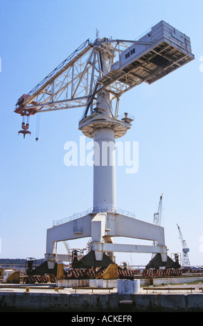 Grue géante à La Ciotat Harbour, côte d'Azur. Banque D'Images