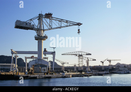 Grue géante à La Ciotat Harbour, côte d'Azur. Banque D'Images