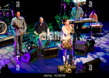 La musique traditionnelle irlandaise et écossaise du grand tétras folk band live on stage en Irlande Banque D'Images