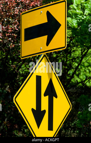 La signalisation directionnelle sur ville rue Woodland Washington Banque D'Images