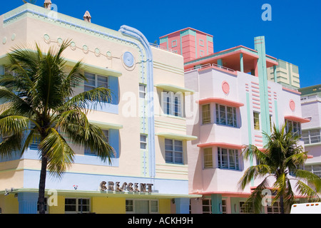 Rangée d'hôtels en pastel l'architecture art déco style sur Ocean Drive dans le quartier Art déco de South Beach Miami Floride Banque D'Images