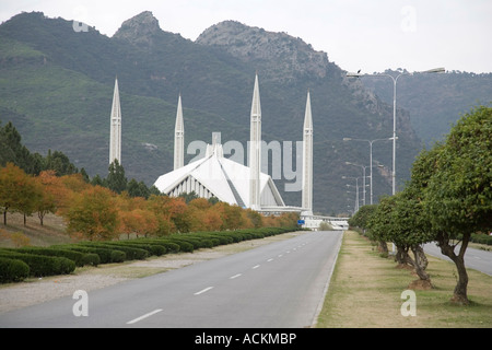 Route d'accès à la Mosquée Shah Faisal à Islamabad, Pakistan Banque D'Images