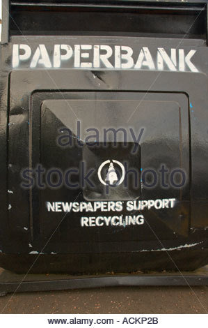 Les bacs de recyclage du papier Municipal Banque D'Images