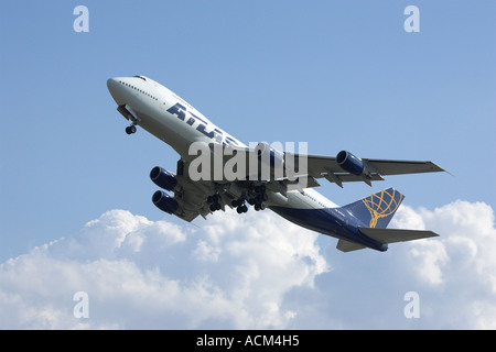 Boeing B747 Atlas 200 jumbo jet au décollage Banque D'Images