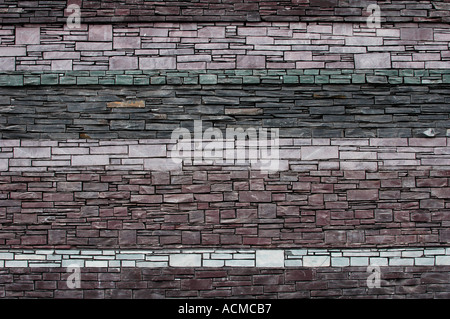 L'ardoise galloise bardage sur mur extérieur de la Wales Millennium Centre Cardiff Bay South Wales UK Banque D'Images