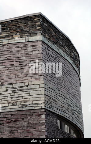 L'ardoise galloise bardage sur mur extérieur de la Wales Millennium Centre Cardiff Bay South Wales UK Banque D'Images