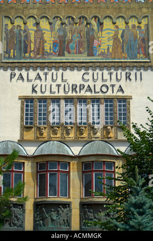 Targu Mures, Transylvanie, Roumanie. Palais de la Culture (Culture Palatul / Kulturpalota ; 1911-1913) façade sur l'Art Banque D'Images