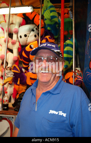 L'homme le président de la vente Carnie sideshow alley dsc 2017 Banque D'Images