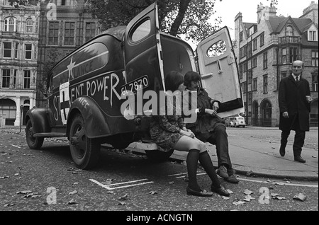 Grosvenor Square Silent Power démonstrateurs anti guerre du Vietnam démonstration à l'extérieur Ambassade américaine Londres 1968 années 1960 Royaume-Uni HOMER SYKES Banque D'Images