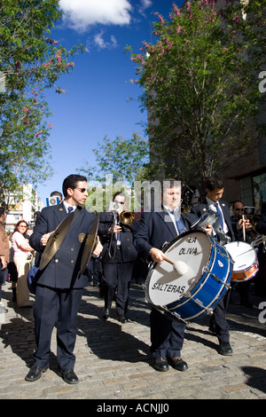 La Oliva Brass Band lors d'une procession de Pâques, Séville, Espagne, 2006 Banque D'Images