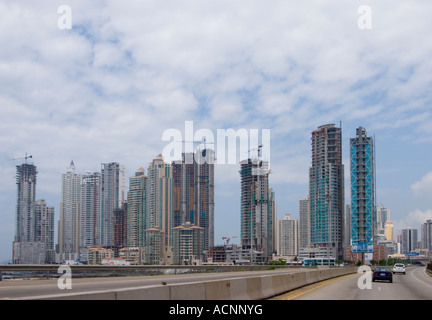 Vue de la ville de Panama, Panama, Amérique Centrale, vue de l'autoroute sur Corredor Banque D'Images