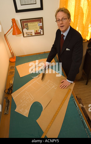 Celebrity Savile Row tailor et blogueur Thomas Mahon à sa base Carlisle Warwick Hall, Cumbra uk Banque D'Images