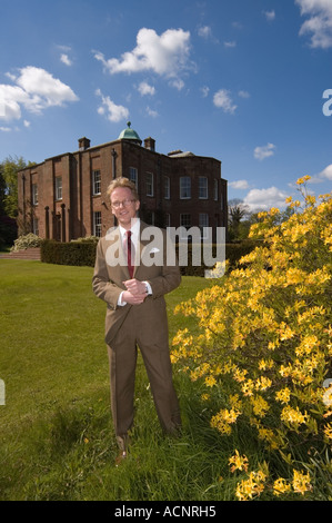 Celebrity Savile Row tailor et blogueur Thomas Mahon à sa base Carlisle Warwick Hall, Cumbra uk Banque D'Images