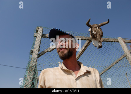 Un colon juif à Mitzpe Yair settlement une colonie israélienne non autorisé situé au sud des collines de Hébron en Cisjordanie Israël Banque D'Images