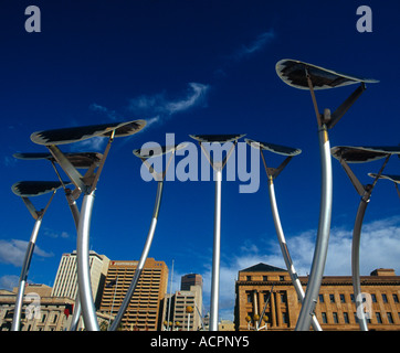 Sculpture panneau solaire sur le toit-terrasse à l'Adelaide Festival Centre Banque D'Images