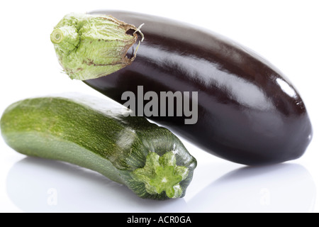 Aubergine et courgettes, close-up Banque D'Images