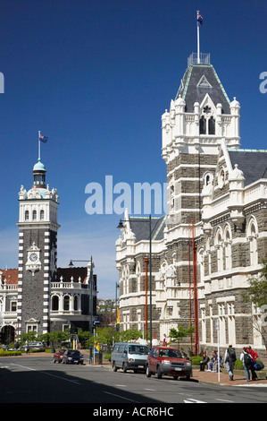 Palais de justice historique droite et gauche la gare de Dunedin ile sud Nouvelle Zelande Banque D'Images