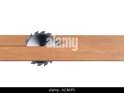 Lame de scie buzz vu dans une planche en Kreissägeblatt Holzbrett Banque D'Images